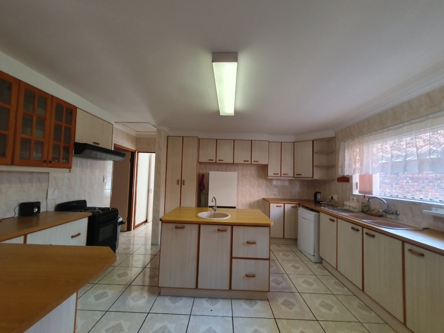 6 Bedroom Property for Sale in Hersham Western Cape